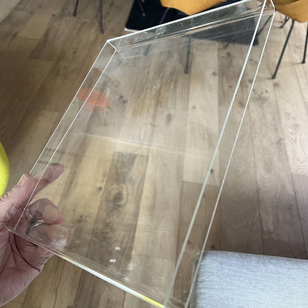 etui-livre-transparent-plexiglas-plie-3mm
