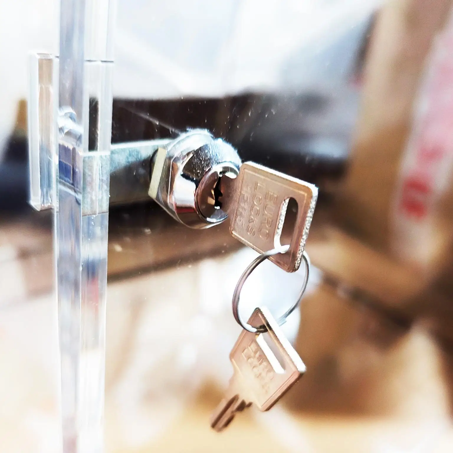 Clé vitrine plexi