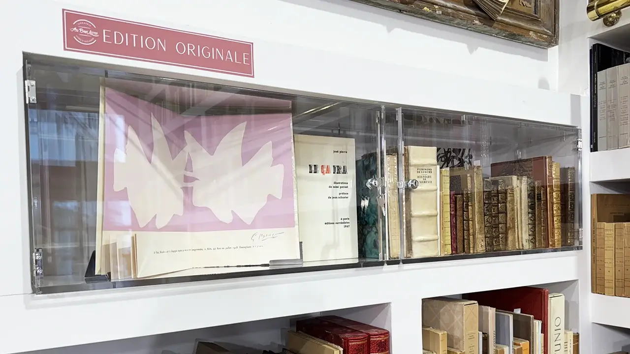 Fabrication d’une vitrine de librairie sur Mesure en Plexiglass