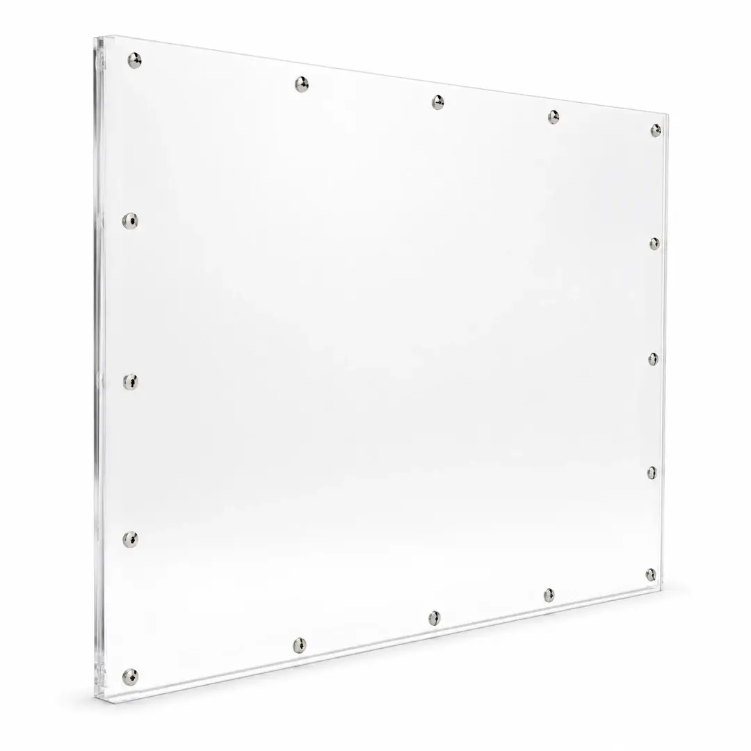 Cadre de Serrage Mural en Plexiglass Transparent sur Mesure 1 Cadre de serrage mural en Plexiglass transparent sur mesure composé de deux plaques en PMMA de 10 mm avec vis inox à tête fraisée affleurante et fixation murale par les quatre angles.